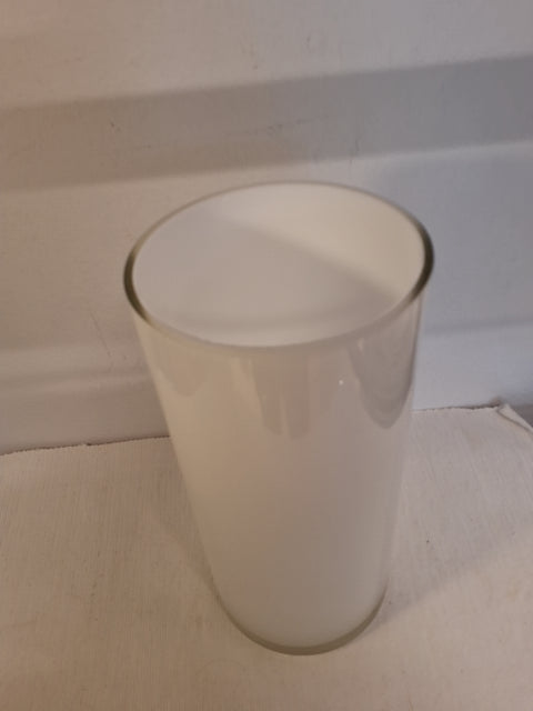 Cylindrisk hvid vase